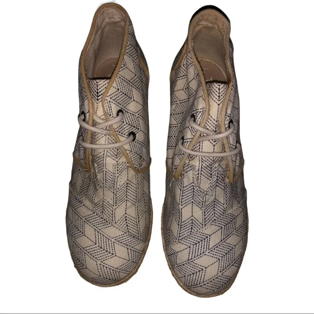 TOMS Lace-Up Shoe Whisper Canvas